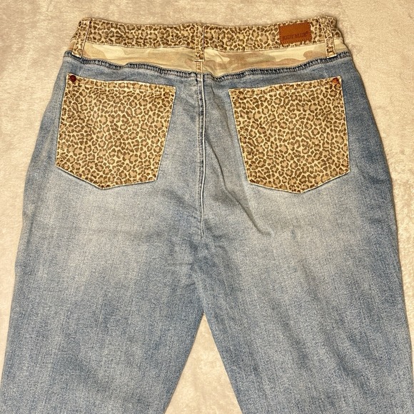 Judy Blue Slim Fit Jeans Women's 11/30 Light Wash Leopard Waistband - Picture 9 of 12